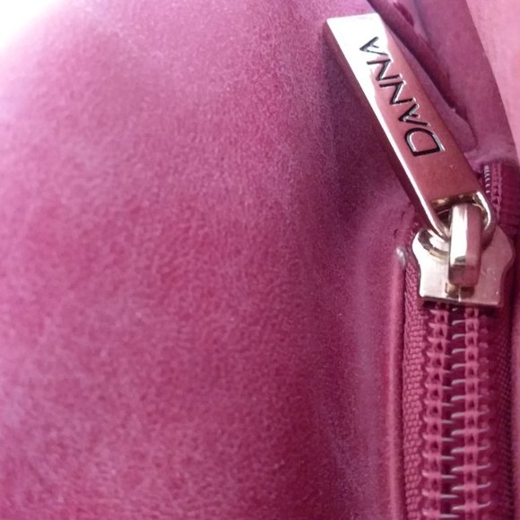 Danna Pink floral purse Faux leather. - Picture 12 of 13